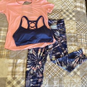 Ellie fitness outfit